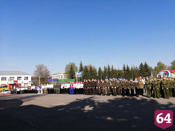 Юные саратовцы блеснули маршем под песню «День Победы»