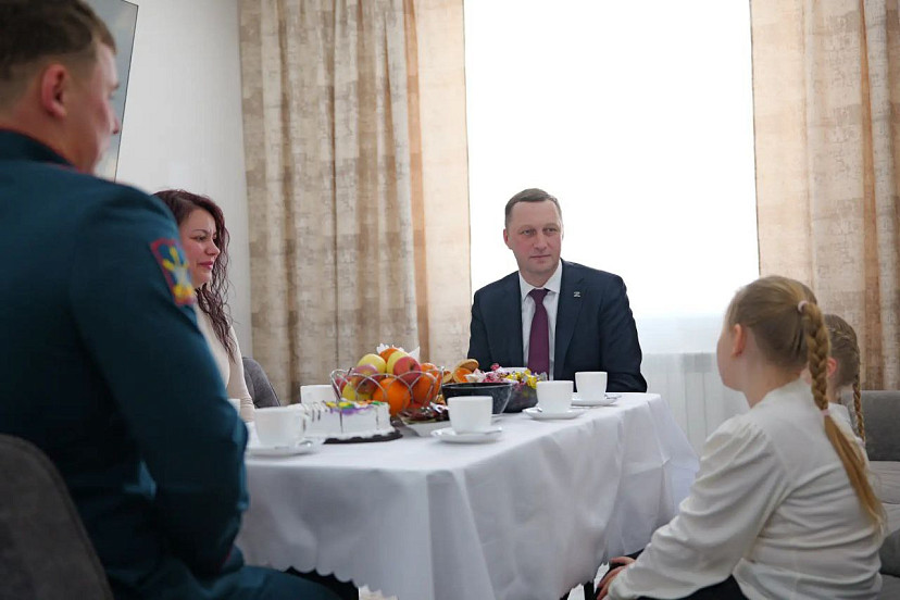 Губернатор провел выездной прием семей участников спецоперации 