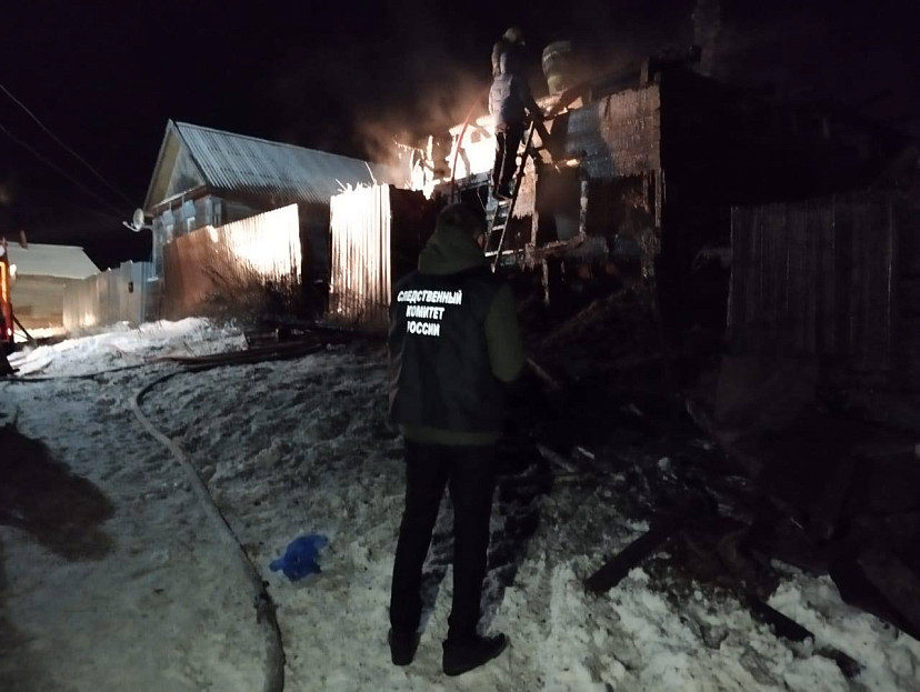 В доме под Саратовом обнаружили два неизвестных трупа