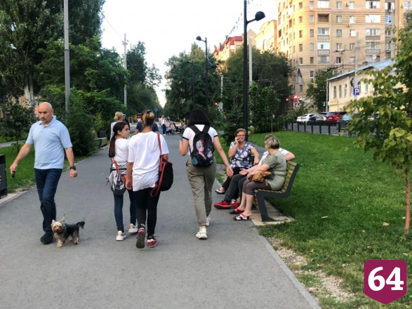 Жители Саратова снова вышли на прогулку без масок