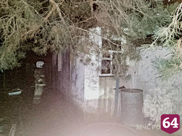 Два человека погибли на пожаре под Саратовом 