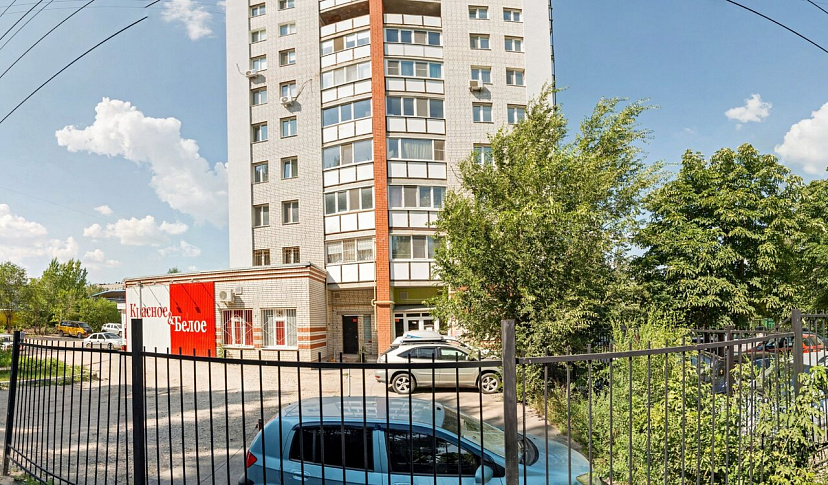 В Солнечном на дереве обнаружили труп самоубийцы