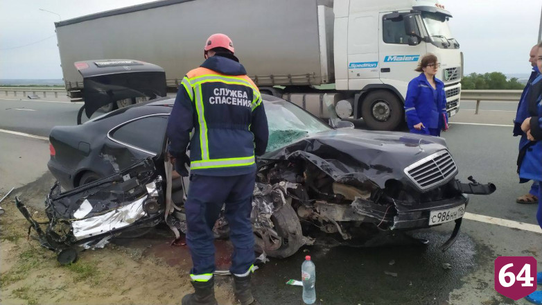 Два человека покалечились в ДТП со столбом в Саратове