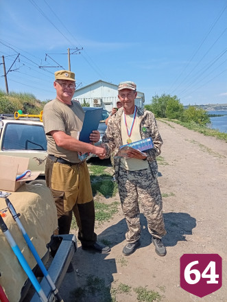 Саратовцы семьями соревновались в ловле рыбы на Сазанке