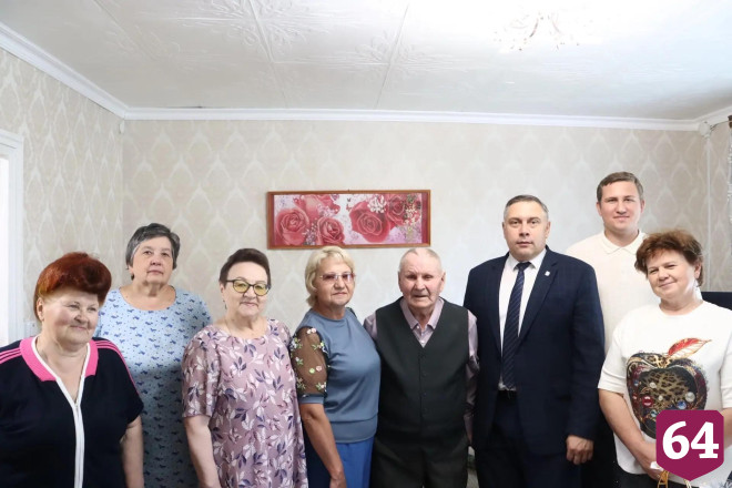 Долгожитель из Саратовской области в 104 года играет на гармошке 