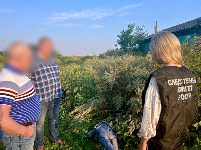 Под Саратовом пастух обнаружил на улице труп мужчины