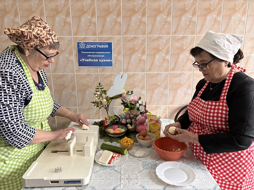 Саратовцев на мастер-классе научили готовить пасхальную закуску из яиц