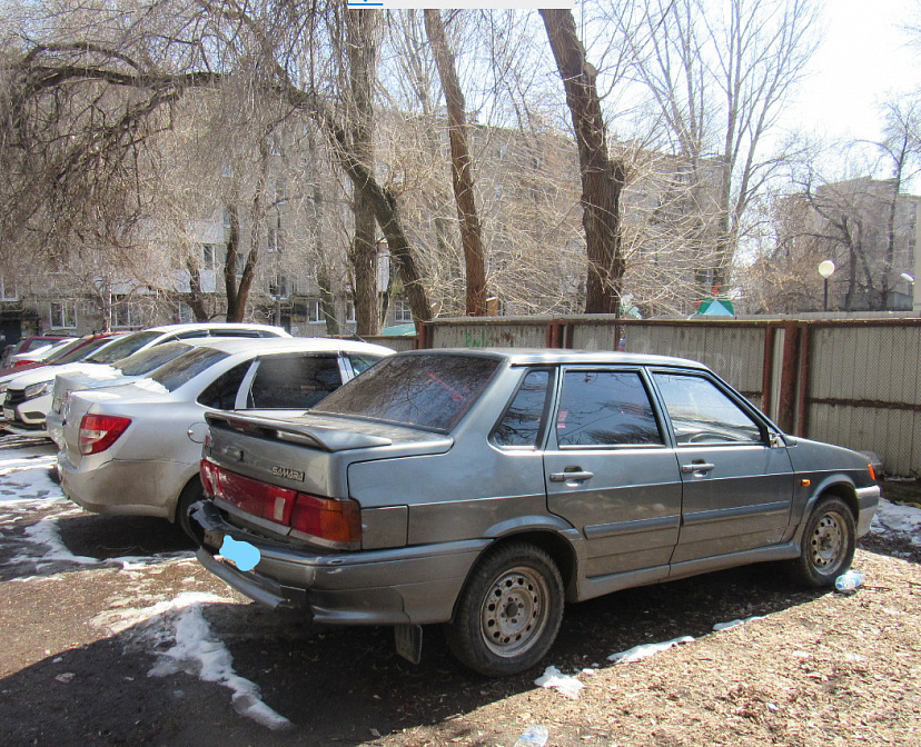 В центре Саратова нашли угнанный автомобиль со следами взлома