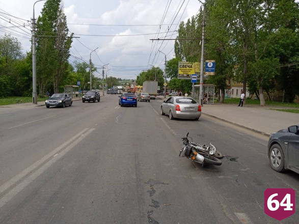 Две девушки на мопеде травмировались в ДТП с иномаркой