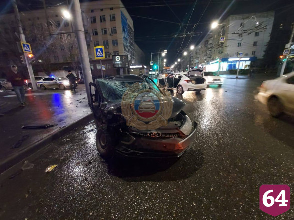 Три человека пострадали в ДТП в центре Саратова