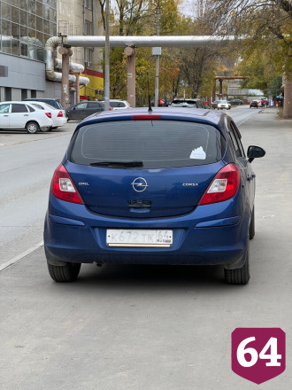 В Саратове автохамы оккупировали тротуары у магазинов