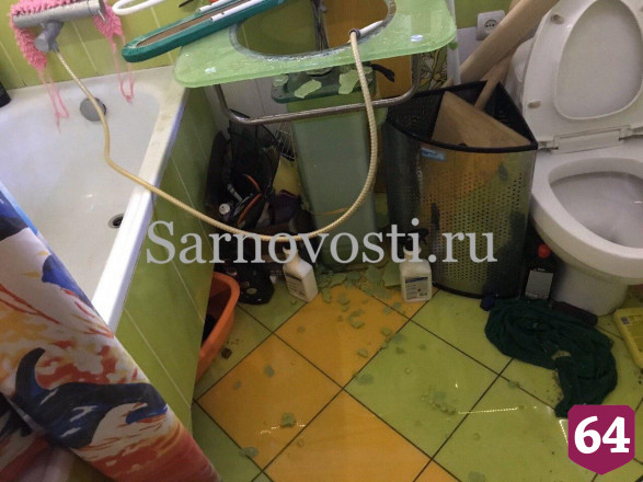 В Энгельсе неадекватный мужчина пытался отрезать гениталии