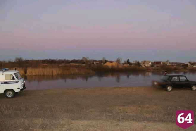 В реке под Саратовом дети нашли вмерзшее в лед тело