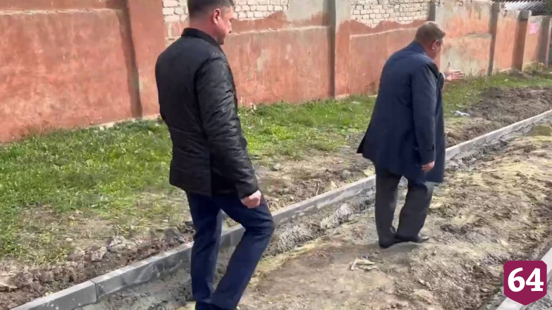 Депутата Госдумы удивило превращение тротуара в 5-метровую парковку
