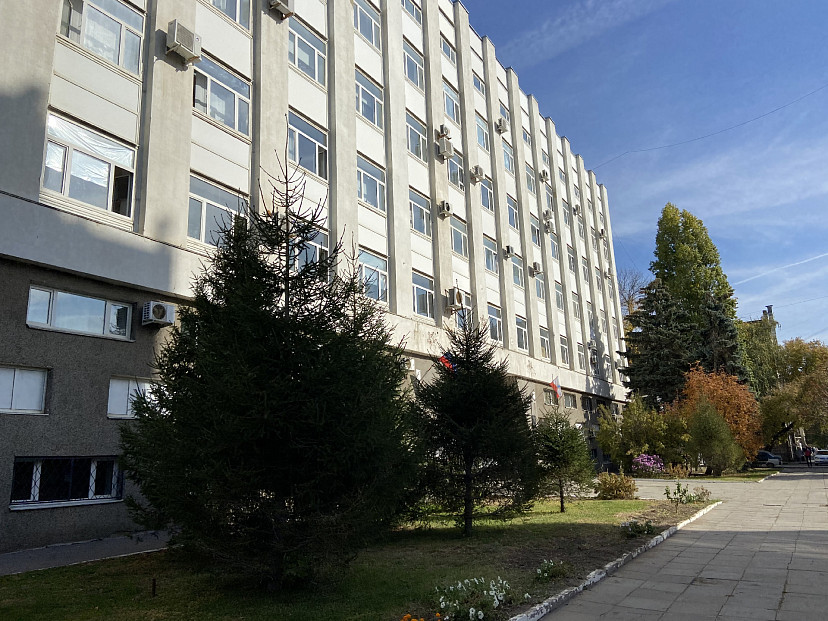 В Саратовской области выросли зарплаты врачей и учителей 