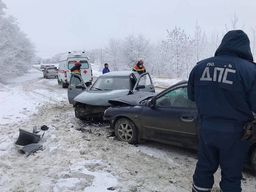 В аварии на Кумысной поляне пострадали два человека