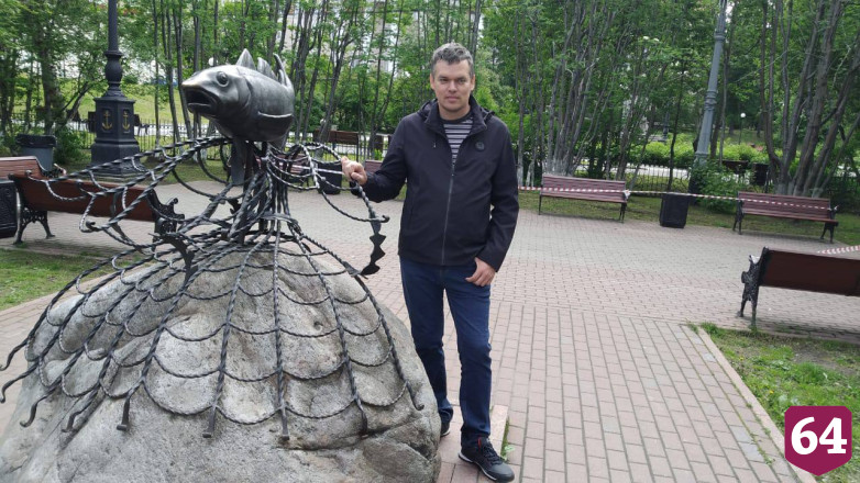 Пропавшего сотрудника страховой компании нашли мертвым под мостом в Энгельсе