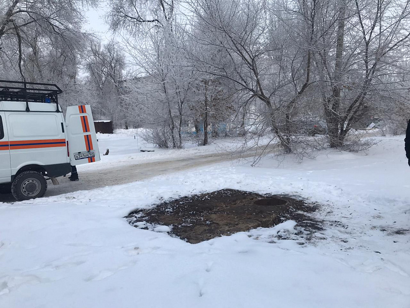 Рабочий нашел труп в канализационном колодце