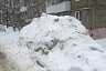 На мусорках Саратова нашли попавшие в ледяной плен контейнеры