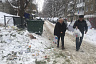 На мусорках Саратова нашли попавшие в ледяной плен контейнеры