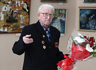 В Саратове 100-летие отмечает освобождавший Латвию и Белоруссию художник-фронтовик 