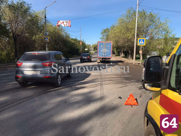 В Саратове девушку сбила грузовая «Газель» с макулатурой