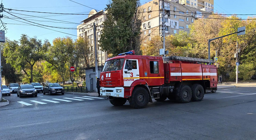 В Саратове горели дом с сараями и автомобиль