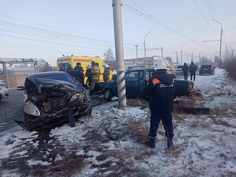В аварии с «Мерседесом» под Саратовом погиб мужчина