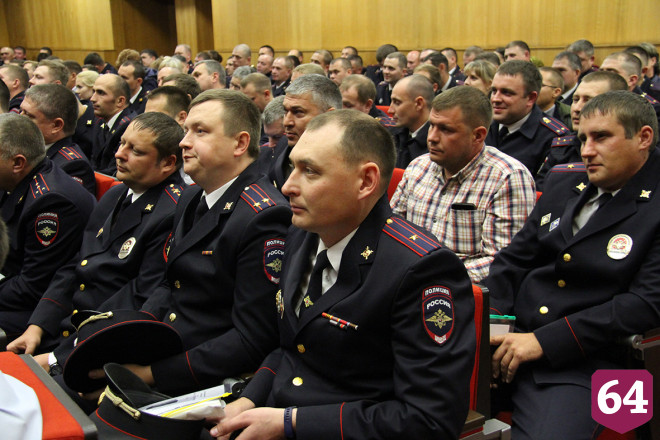 Лучшему саратовскому участковому вручили ключи от автомобиля