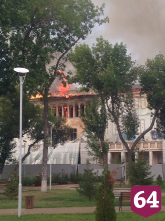 Горевший в Энгельсе Дом офицеров частично обрушился