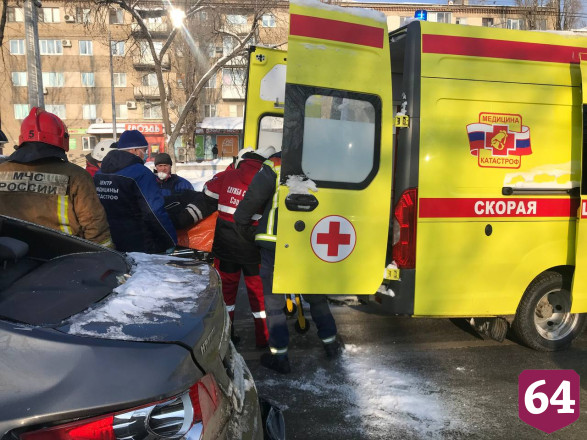 В Саратове мужчина бросил друга умирать после ДТП с мусоровозом