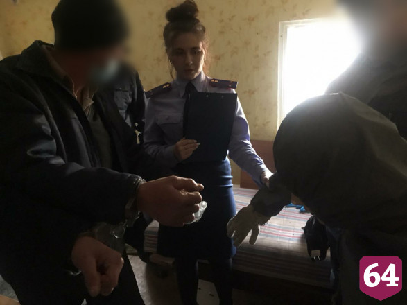 Саратовец избил и задушил друга после спора из-за сигарет 