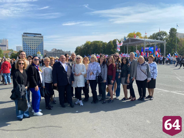 Поддержать жителей Донбасса на митинг пришли 9 тысяч саратовцев