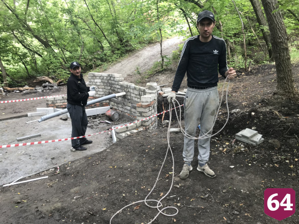 На стеле саратовского родника закрепят памятную красную звезду