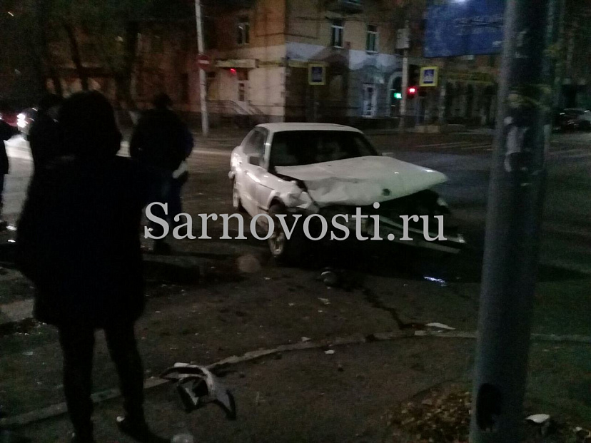 В утренней аварии в Саратове разбилась пассажирка «Приоры»