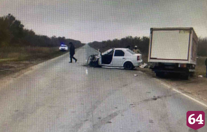 Женщина и ребенок травмировались в ДТП с грузовиком под Саратовом