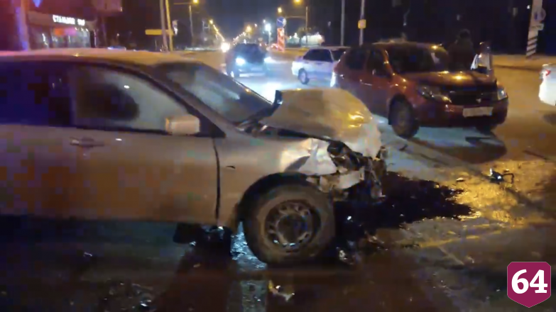 Подросток уходил от полицейской погони и устроил массовую аварию под Саратовом