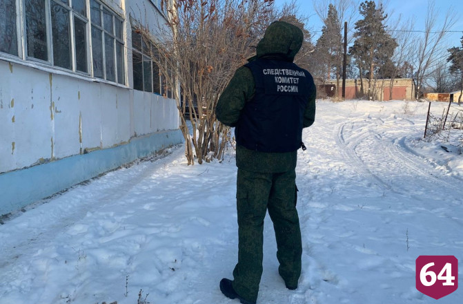 Молодой кровельщик упал с крыши и сломал позвоночник 