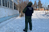 Молодой кровельщик упал с крыши и сломал позвоночник 