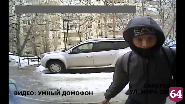 В Саратове похитители газовой плиты из подъезда попали на камеры
