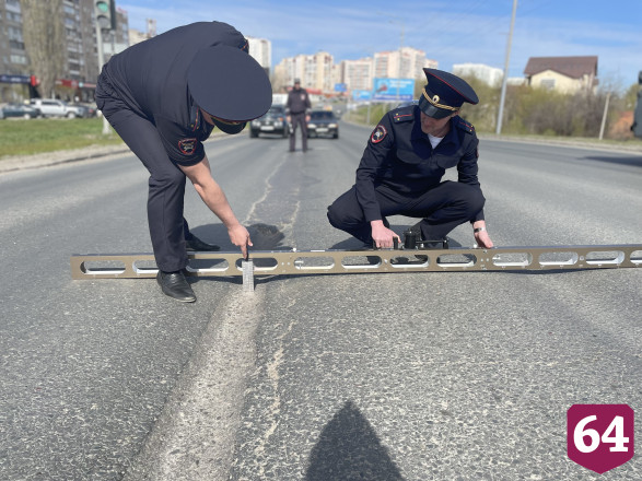 Автоинспекторы померили ямы на дорогах Саратова
