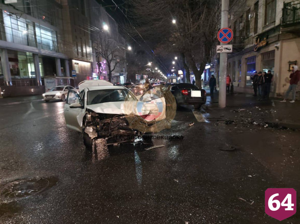 Три человека пострадали в ДТП в центре Саратова
