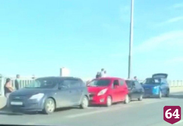 Массовая авария блокировала движение на мосту «Саратов - Энгельс»
