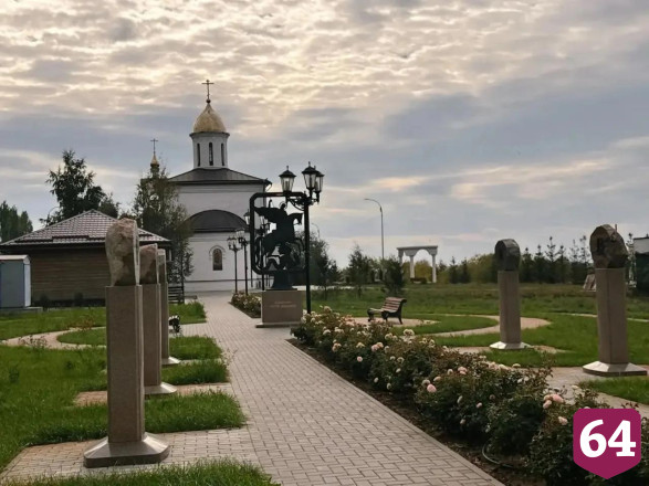 В Энгельсе компания-меценат помогает благоустраивать аллею у храма