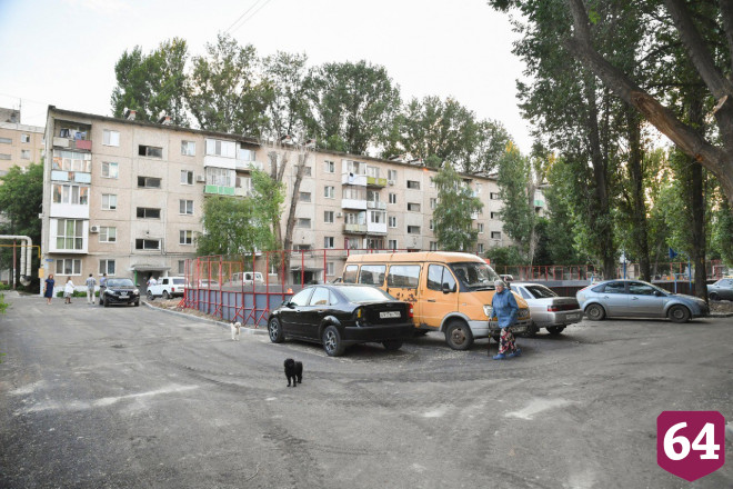 В Энгельсе тротуар у администрации отремонтируют в последнюю очередь