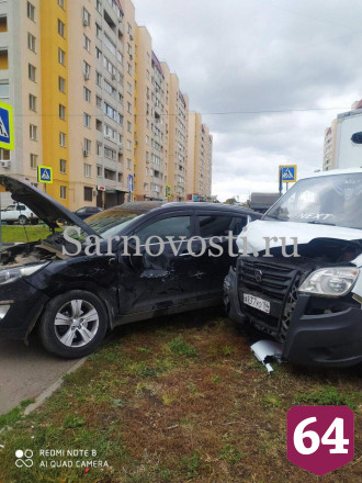 Грузовик протаранил иномарку автоледи в Солнечном-2