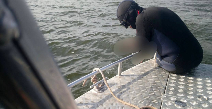 Саратовские водолазы вытащили из Волги тело молодого утопленника