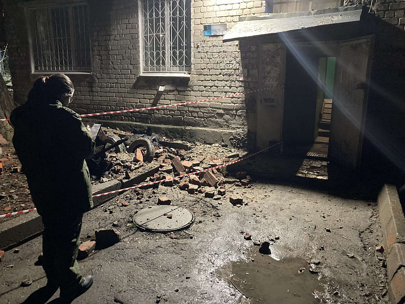 В Саратове обрушились стена и крыша трехэтажки