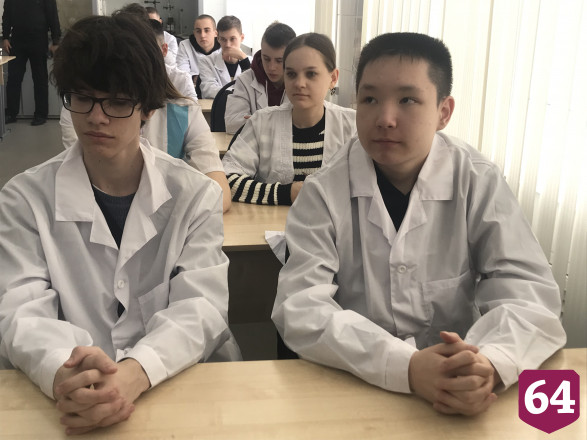 В Саратове «Менделеевский класс» устроил эксперименты с химикатами