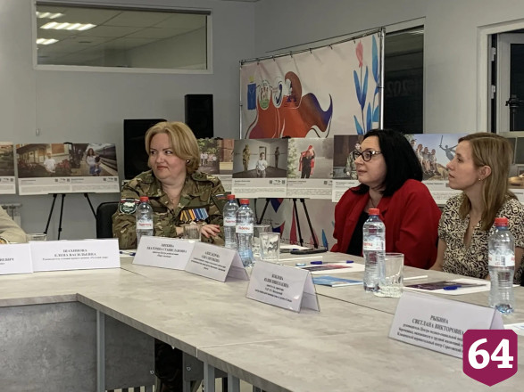 В Саратовской области открыли фотовыставки в поддержку материнства и детства